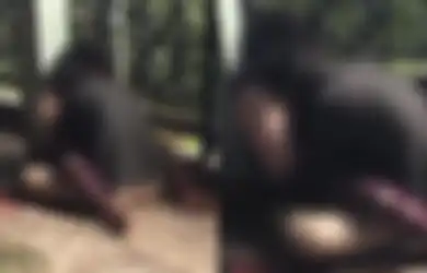 Siang Bolong Terciduk Ena-ena di Alun-alun Gresik, Dua Sejoli Ini Tetap Nekat Lanjutkan Aksinya hingga Tuai Hujatan, Video 10 Detik Viral di Medsos