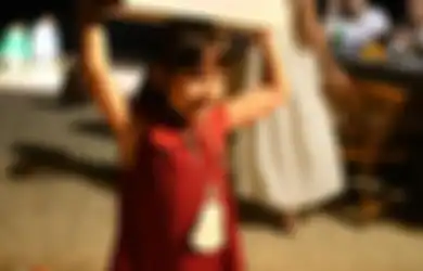 Dapat Kado Gading Marten, Foto Ekspresi Gempi Bikin Satu Indonesia Berdoa, Ini Alasan Gisel Tak Pernah Rayakan Natal Bersama Ayahnya