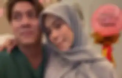 Hibur Istrinya yang Terbaring Lemas di Ranjang Rumah Sakit, Rizky Billar Bikin Lesti Kejora Tak Kuasa Tahan Tawa Gara-gara Bertingkah Begini