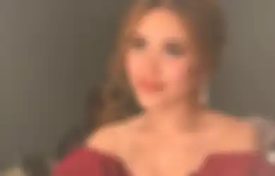 Rayakan Natal dengan Penampilan Seperti Ini, Ayu Ting Ting Takjub Lihat Dekorasi di Rumah Ruben Onsu: Rumahnya Udah Kayak Mal