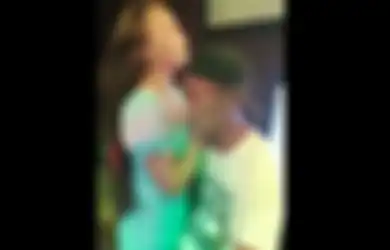 Umbar Aibnya Sendiri, 4 Kades di Pati Asik Karaoke Ditemani Pemandu Lagu Seksi Saat PPKM, Video Viral hingga Bikin Warga Heboh tapi Tak Dipecat!