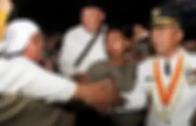 Foto Wali Kota Bekasi Rahmat Effendi Ditangkap KPK Dicari, Pernah Cuma Pakai Kaos Oblong Ketemu Presiden