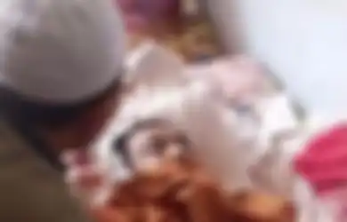 Innalillahi, Jenazah Pedangdut Legendaris Terbaring di Alas Sederhana Bikin Elvy Sukaesih Berduka, Foto Putrinya yang Nekat Jual Narkoba Diunggah