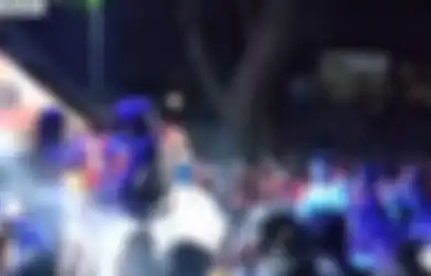 Viral Video Panggung Konser Musik Ambruk, Ratusan Pengunjung Tercebur ke Kolam