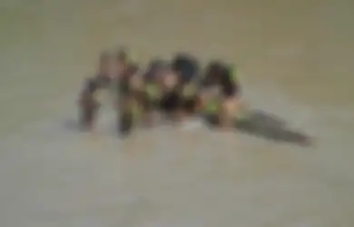 Seabad Bersembunyi, Suku Pedalaman yang Tak Terjamah Ini Tiba-tiba secara Misterius Menampakkan Dirinya dan Lakukan Ini kepada Masyarakat Adat Sekitar, Kok Bisa?