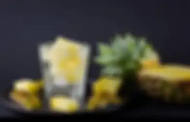 Mau Sensasi Soda Tapi Tetap Sehat? Bisa Minum AIr Nanas, nih!