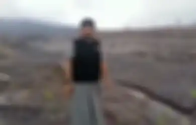 Foto Tampang Penendang Sesajen di Gunung Semeru Bikin Murka, Ternyata Pelaku Punya Profesi Ini, MUI Sampai Angkat Bicara
