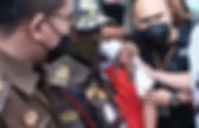 Dituntut Hukuman Mati dan Kebiri Kimia, Herry Wirawan Tunjukkan Sikap Aneh Sampai Bikin Jaksa Kaget, Pemerkosa 13 Santriwati Masih Bisa Bercanda!