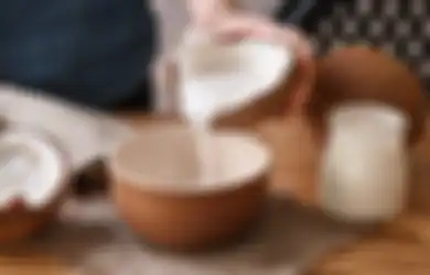 Emak-emak Bisa Bahagia Berjamaah, Begini Cara Mudah Bikin Santan Awet Berminggu-minggu, Wajib Coba!
