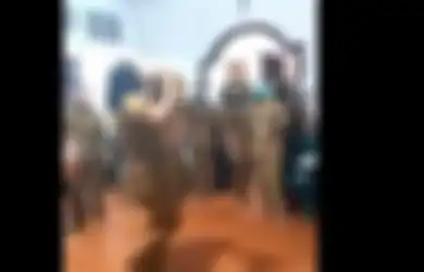 Bersorak Sorai Ikuti Alunan Musik, Heboh Video Ibu-ibu Berpakaian PNS Joget Sambil Tenggak Minuman Keras Diduga di Rumah Kadis Kesehatan, Begini Reaksi Polisi