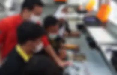 Tekan Pengangguran, Sharp Class Siapkan Lulusan SMK jadi Teknisi Profesional, Ini yang Diajarkan!