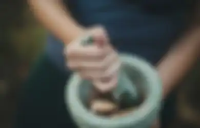 Tips Hidup: Cara Bersihkan Cobek Batu dari Bekas Bumbu Masakan, Salah Satunya dengan Menggunakan Bahan Pangan Sumber Karbohidrat