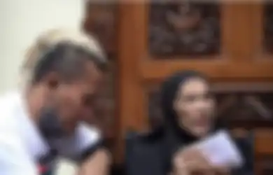 Foto Dorce Gamalama Terima Amplop Tebal dari Sule Tuai Komentar, Sikapnya ke Mantan Presiden Jadi Sorotan