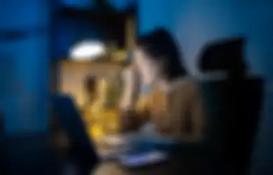 Sempatkan Istirahat dan 4 Tips Lainnya Buat Mengatasi Mata Lelah karena Lama di Depan Laptop