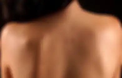 Ini 4 Penyebab yang Membuat Badan Kita Jadi Dipenuhi Jerawat. Hindari!