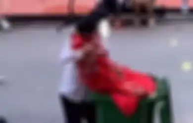 Gondok Wanita yang Baru Dinikahinya Keterlaluan Matre, Pengantin Pria Ini Buang Istrinya ke Tong Sampah di Pinggir Jalan, Terkuak Alasannya Gegara Minta Hal Ini