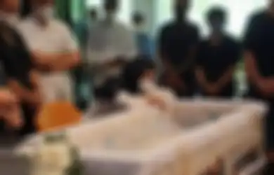 Foto Jenazah Putri Nurul Arifin Bikin Nyesek, Maura Magnalia Rela Gunduli Kepalanya Demi Aktivitas Ini