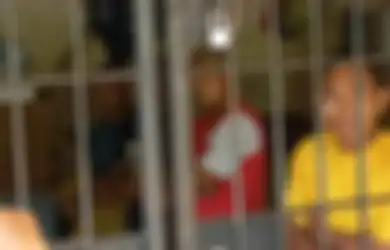 Niat Bebaskan 27 Tawanan dari Kerangkeng Bupati Langkat, Polisi Malah Dapat Penolakan Warga Sampai Dihadang Orang Tua Para Korban, Ada Apa?