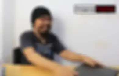 Viral Video Pria Banting Laptop Gara-gara Kesal Tertipu Binary Option