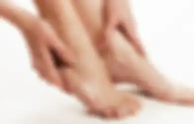4 Rekomendasi Foot Scrub Untuk Mengatasi Kaki Pecah-pecah dan Kasar