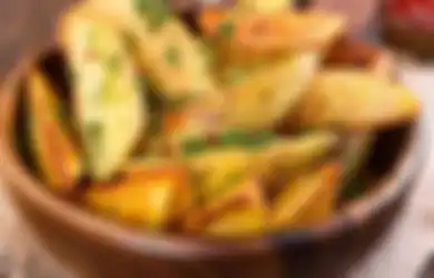 Resep Gampang Camilan Potato Wedges a la Cafe, Renyah dan Gurih!