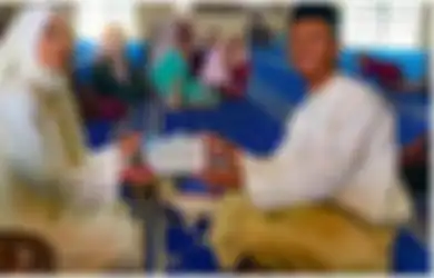 Dulu Dicibir Gegara Lulusan S2 Mau Diperistri Sopir Truk, Kini Wanita Ini Sukses Bikin Para Tetangga Kicep Setelah Pamer Kebahagiaan hingga Hidup Tercukupi 
