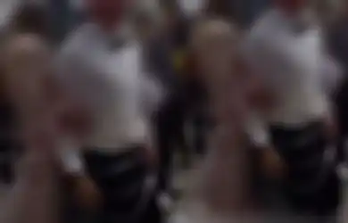Pakaian Dilucuti hingga Setengah Telanjang, Pengantin Pria Malah Dicegat Oleh Tamu Undangan usai Resepsi, Pemicunya Bikin Syok