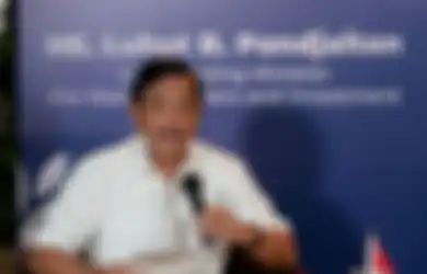 Covid-19 Varian Omicron Menggila, Luhut Minta Lansia di Atas 60 Tahun Tidak Keluar Rumah Selama Sebulan ke Depan hingga Ingatkan Masyarakat untuk Segera Lakukan Ini