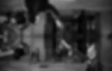 Single Coldplay 'Let Somebody Go' : Rumitnya Kisah Cinta dengan Konsep Video Klip Surealis