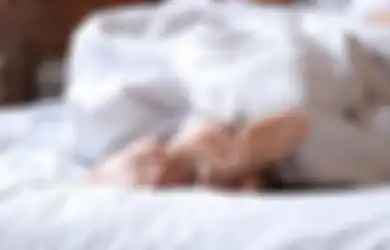 5 Posisi Berhubungan Intim Tanpa Suara yang Wajib Pasutri Coba, Dijamin Gak Bakal Dipergoki Sama Anak!