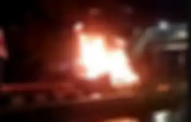 Foto Mobil Camry Terbakar Habis Bikin Miris, Misteri Jasad Rekan Wanita AKP Novandi Arya Terkuak Lewat Cara Cerdik 
