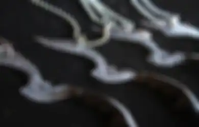Kelakuannya Bejatnya pada Bocah di Bawah Umur Tertangkap Basah Warga, Pria Ini Nekat Tusukkan 'Senjata Tradisional Berkekuatan Gaib' ke Perutnya Sendiri