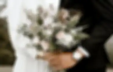 Langit Pun Menangis, di Bawah Guyuran Hujan Wanita Asal Pamekasan jadi Janda Padahal Baru Sebulan Nikah, Kisahnya Viral hingga Netizen Simpati!