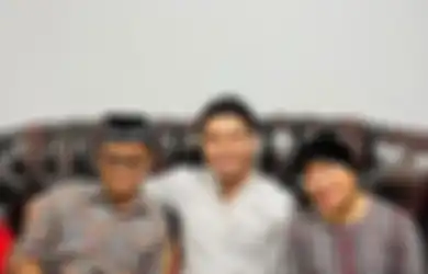 Foto Thariq Halilintar Diapit Orangtua Fuji Bikin Suami Aurel Hermansyah Turun Tangan, Respons Anak Haji Faisal Jadi Sorotan