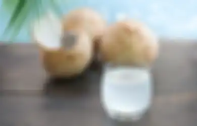 Gak Nyangka Bisa Jauh-jauh dari Obat, Maag Kronis yang Menyiksa Ternyata Bisa Sembuh Cuma Modal Air Kelapa yang Diminum Seperti Ini, Nyesel Baru Tahu