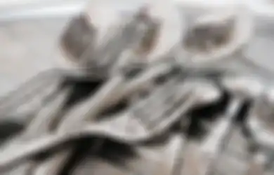 Jangan Sampai Malu di Depan Tamu, Sendok dan Garpu yang Kusam Ternyata Bisa Kinclong Lagi Seperti Beli Baru, Modalnya Cuma Pakai 3 Bahan Dapur Ini
