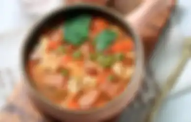 Menu Sahur Simple Gak Pakai Ribet, Ini Dia Resep Sop Sosis Tomat yang Menyehatkan, Cocok Banget Buat Kamu yang Gak Punya Banyak Waktu
