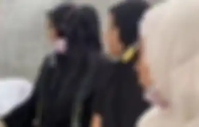 Viral Dalam Video 18 Detik, Bukannya Berduka, Kakak Adik Ini Banjir Hujatan Usai  Bikin Konten TikTok di Samping Jenazah Ayahnya