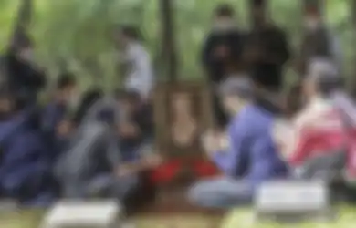 Tanah Kuburan Belum Kering, Wasiat Harta Warisan Dorce Gamalama Buat Keluarga Besar Turun Tangan, Keponakan Bongkar Fakta Sebenarnya: Kita Musyawarah Saja