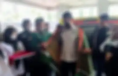 Jatuh Miskin Gegara Bisnis Tambangnya Bangkrut, Foto Anggota DPR Ini Jadi Sorotan, Rumahnya Digerebek Usai Dilaporkan Tetangga