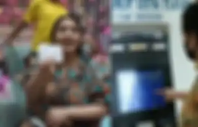 Nagita Slavina Dicibir Bego Lantaran Terlihat Girang Saat Dapat Mesin ATM, Sosok Ini Jilat Ludah Sendiri Saat Pihak Bank BNI Angkat Bicara