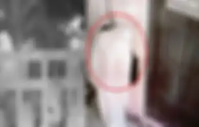 Emak-emak Kok Dilawan! Masih Kenakan Mukena, Ibu Ini Gagalkan Aksi Pencurian Motor meski Dihadang Sebilah Celurit, Begini Aksi Heroriknya yang Jadi Sorotan