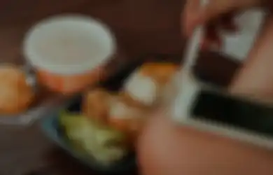 Perempuan Ini Jadi Tren di Twitter karena Sendok Plastik, Ini Sebabnya