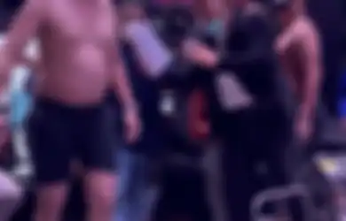 Emosi Dilempar Kaos Aldi Taher di Depan Hotman Paris, Tabiat Asli Vicky Prasetyo Dikuliti Ibunda Kalinda Oktarani, Foto Sang Gladiator Ramai Dibahas