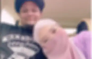 Foto Tanpa Hijabnya Disebar Pacar ART, Istri Virgoun Ngamuk-Ngamuk hingga Ungkap Kronologi Penyebabnya, sang ART Sempat Suruh Kekasihnya Lakukan Ini Usai Kepergok