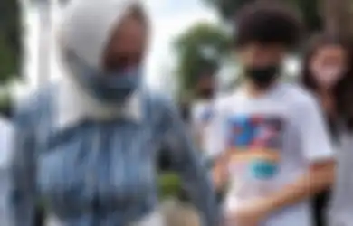 Tangis Angelina Sondakh Pecah Usai 10 Tahun 'Telantarkan' Keanu, Istri Almarhum Adjie Massaid Merasa Bersalah Tak Dampingi Tumbuh Kembang Sang Anak!