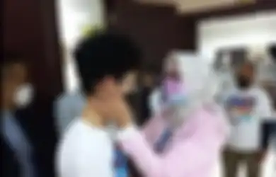 'Bos Menjerumuskan Mu' Ayah Angelina Sondakh Ogah Kucilkan Anaknya Karena Jawaban Ini, Foto Istri Adjie Massaid Banjir Air Mata