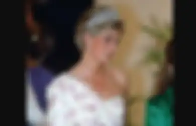 Tiru Gaya Princess Diana Pakai One Shoulder Dress yang Menawan (Part 1)