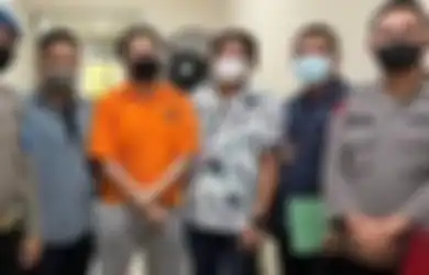 Pantas Indra Kenz Lesu di Foto Bareng Polisi, Karyawan Crazy Rich Medan Nekat Lakukan Ini