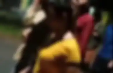 HEBOH! Ditinggal Suami Merantau, Wanita Ini Malah Memadu Kasih Bareng Pria Beristri, Warga Sekampung Geram hingga Arak Pasangan Zina